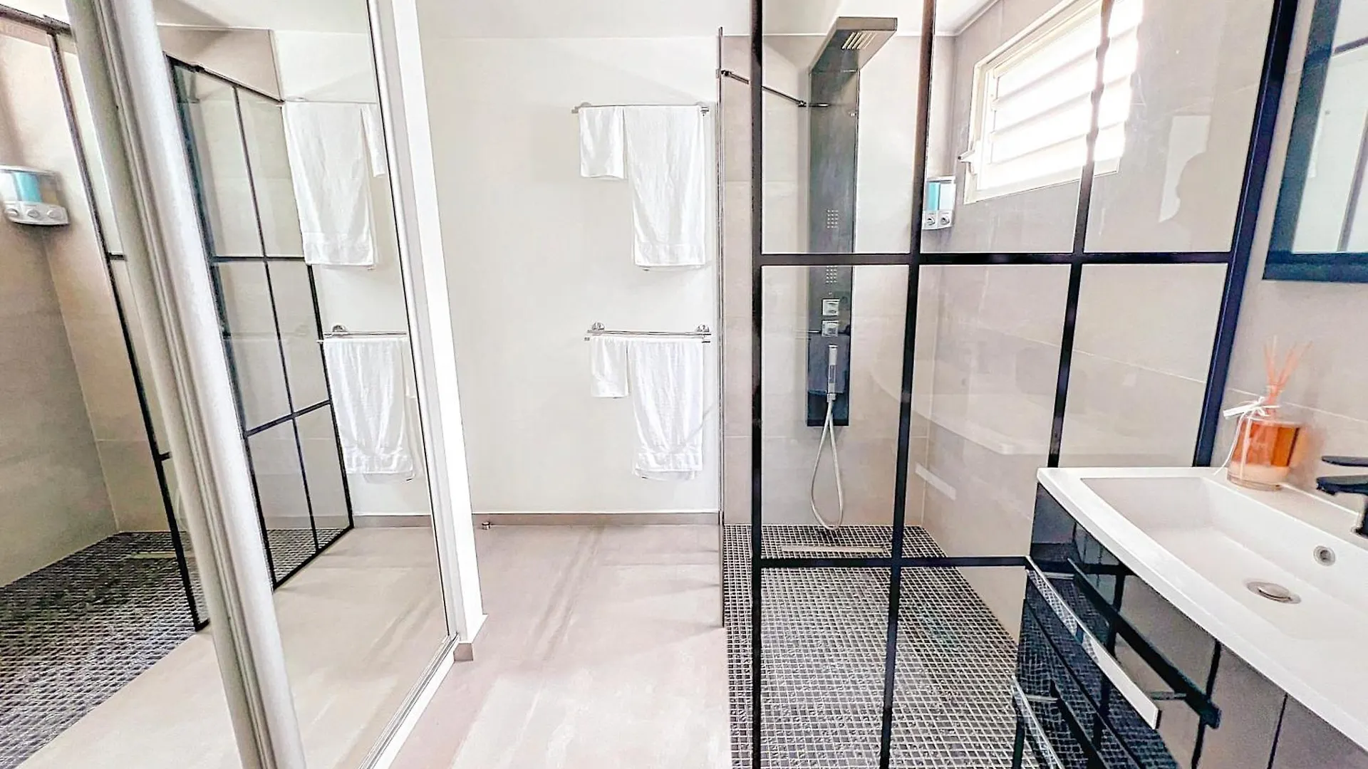 Villa Harmony Spacious And Modern With A Sea View クルドサック